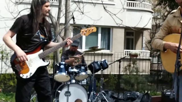 Филип Аврамов-Фицата пее Wild Thing смотреть онлайн