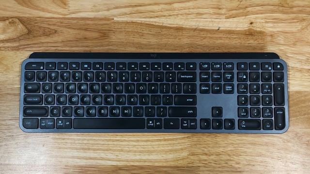How to Screenshot on the Logitech MX Keys - PC смотреть онлайн