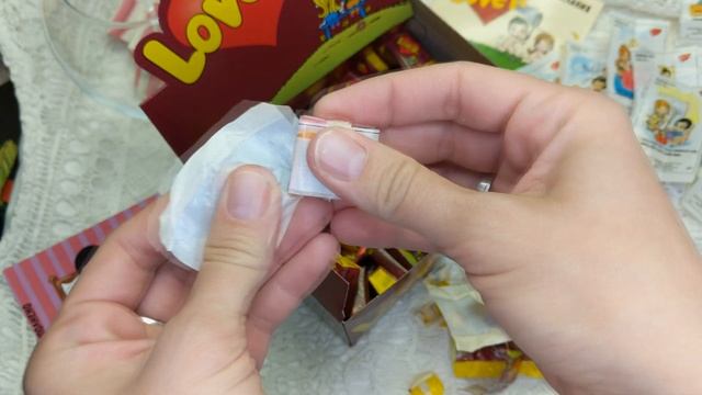 Распаковка жвачек Love is Обзор вкладышей смотреть онлайн