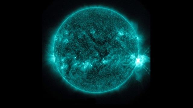 Sun in different wavelengths of ultraviolet light смотреть онлайн