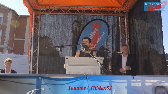 Frauke Petry in Rostock - Wahlkampfauftakt der AfD - MV (20.7.2016) смотреть онлайн