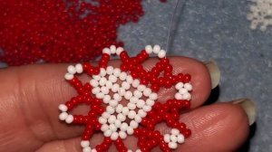 Aretes de flor con corazon en chaquiras