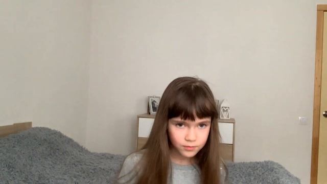 МАКИЯЖ для детей. Ева КРАСИТ СЕБЯ. Девочка делает МАКИЯЖ MAKE UP for kids смотреть онлайн