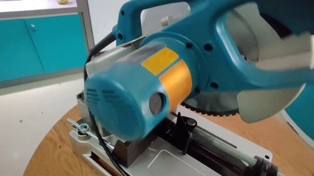 Makita LC1230 - Metal Cutting Saw 305mm | Great Saw for Cutting Steel смотреть онлайн