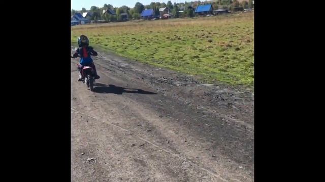 Первые шаги в мотокроссе. Мотокросс дети на apollo mini rxf50. Детский мотокросс смотреть онлайн