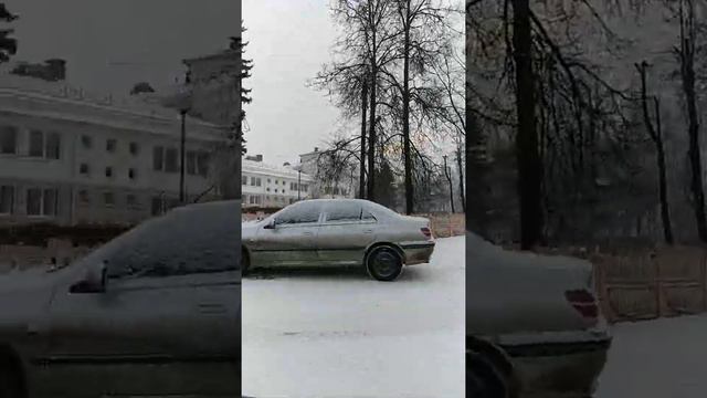 Беспредел с парковкой возле Центральной районной поликлиники в Марьиной Горке смотреть онлайн