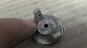 дефект китайского краскопульта. гонит воздух в бачок.