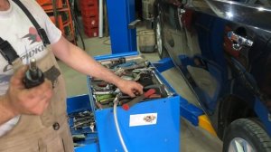 Как открутить заржавевшую гайку, замена задних стоек ваз.