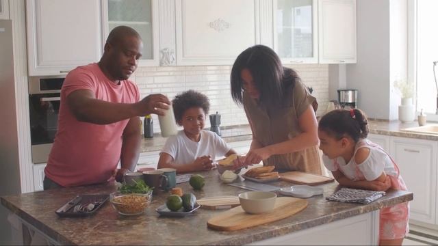 ЧТО ДЕЛАТЬ ЕСЛИ МАЛЫШ ВЯЛ И СОНЛИВ | Причины вялости и сонливости у малышей смотреть онлайн