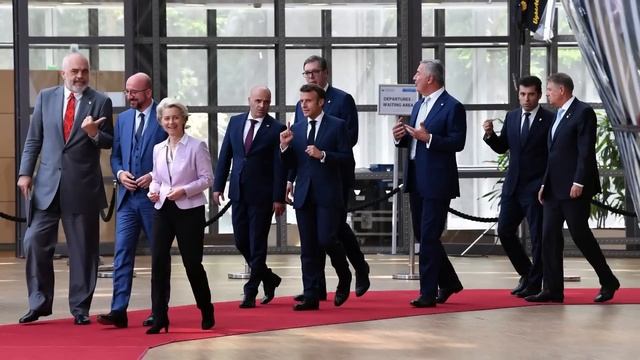 Бывший канцлер Германии заткнула всю верхушку! 20 минут назад речь Меркель о России потрясла ЕС смотреть онлайн