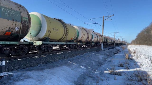 Бывший синий красавец! 2ТЭ116У-0107 набирает ход с грузовым поездом смотреть онлайн