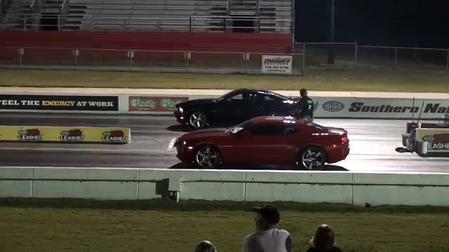 2010 Camaro SS vs 2011 Mustang GT 5.0 смотреть онлайн