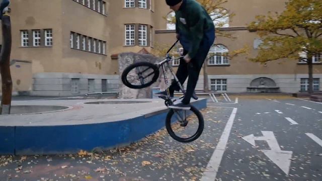 BMX - Road Trip with Bruno Hoffmann, Felix Prangenberg, Kilian Roth and Mo Nussbaumer // OUR HOUSE смотреть онлайн