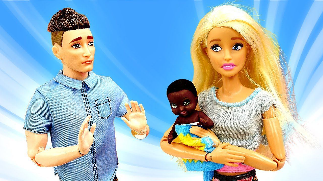 Барби нашла ребенка - сможет ли Барби быть мамой? Видео для девочек про жизнь куклы Барби смотреть онлайн