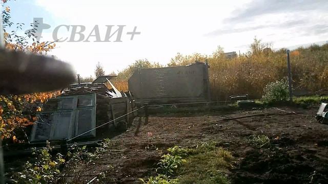 Монтаж свайно-винтового фундамента ручной гидравлической установкой.