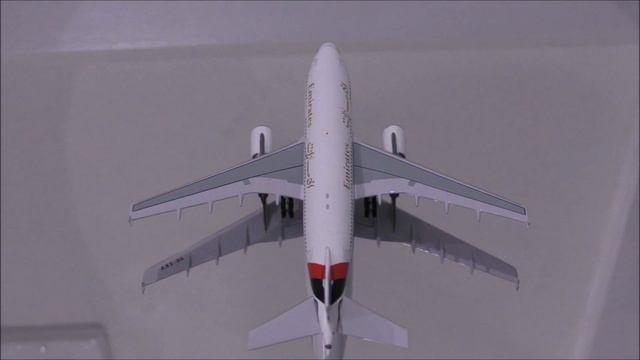 EMIRATES AIRBUS A310-300 1:400 Review by AEROCLASSICS смотреть онлайн