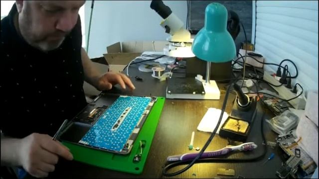 Macbook 12 Retina A1534 2017 Подготовка корпуса для установки клавиатуры смотреть онлайн