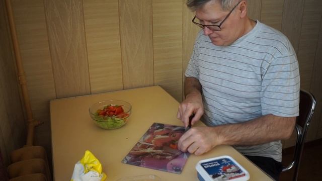 Готовлю салат из брынзы и помидорок черри смотреть онлайн