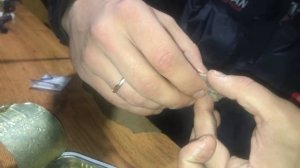 Как насадить селедку на осетра, чтобы не соскакивала