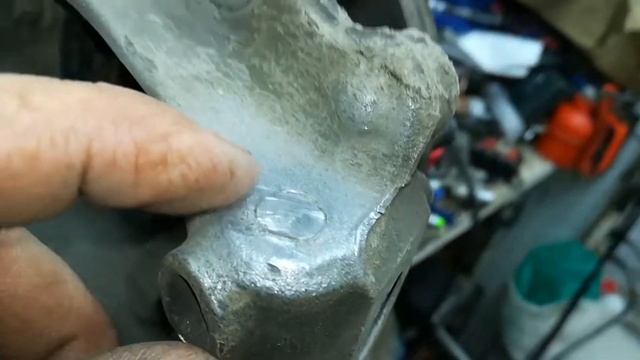 Volvo поворотный кулак сломался болт крепления шарового смотреть онлайн