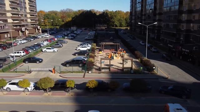 Осень в «Олимпийском». Самый красивый жилой комплекс Воронежа. (DJI Mavic mini) смотреть онлайн