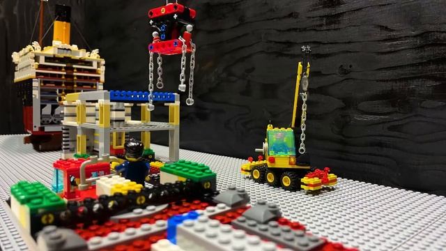 LEGO MINIFIGURES BUILD TITANIC! смотреть онлайн