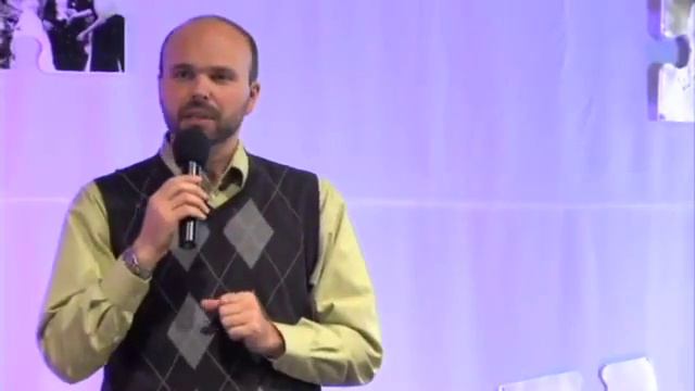 Роли в семье: жена в брюках, муж в юбке?