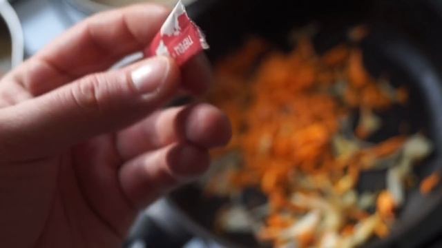 Бомж обед за 10 рублей / Самый дешевый обед в России. ЧТО МОЖНО КУПИТЬ НА 10 РУБЛЕЙ В РОССИИ? смотреть онлайн