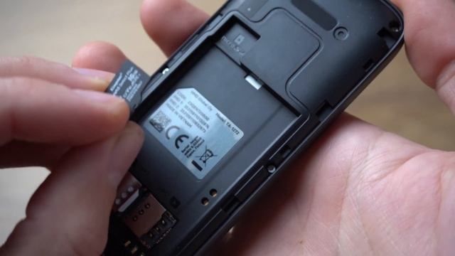 Nokia 215 4G : How to Insert SIM & MicroSD Memory Card смотреть онлайн