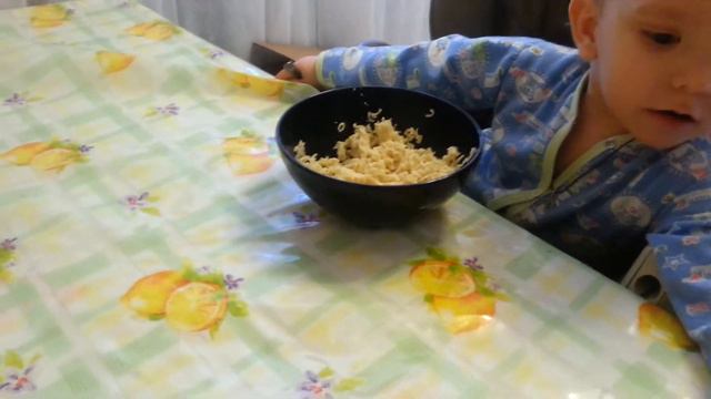 Рома ест сам смотреть онлайн