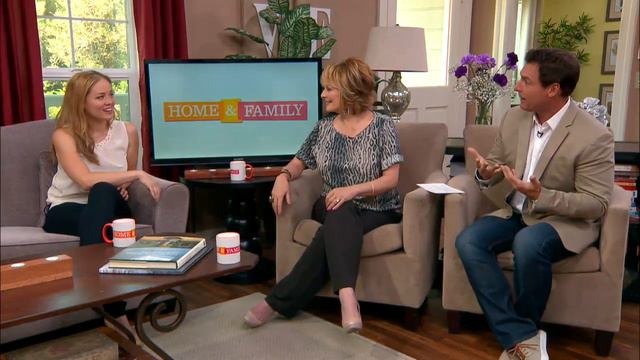 ‘Parenthood’ star Actress Erika Christensen on her Hallmark Channel Movie ‘My Boyfriends' Dogs’ смотреть онлайн