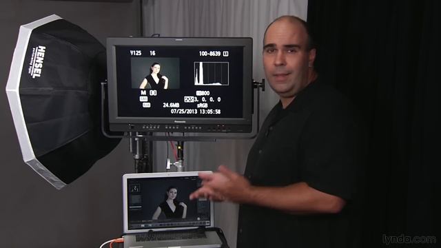 Photography Tutorial - Tethering to a laptop смотреть онлайн