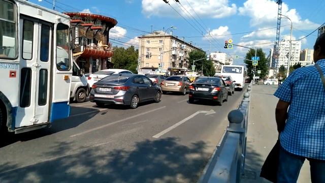 Екатеринбург, ул. Щорса. Автобусы и троллейбусы смотреть онлайн