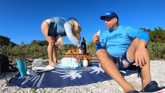 lunch alone on an island, tbt смотреть онлайн