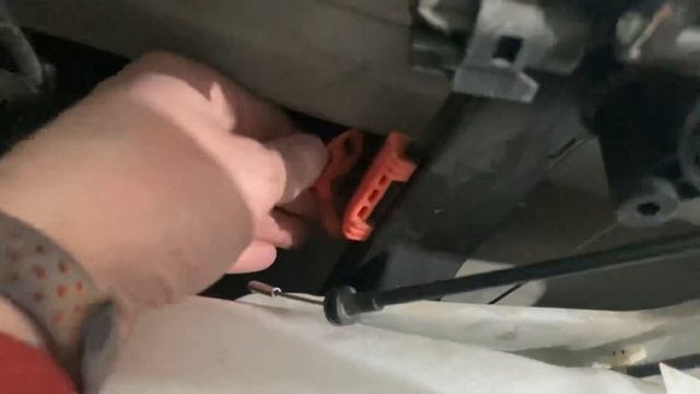 Як зняти скло передньої дверки Fiat Punto/Как снять стекло передней дверки Фиат Пунто смотреть онлайн