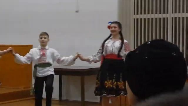 Танцевальный коллектив Лале! Танец - Sirba si Hora! 1-ая Часть смотреть онлайн