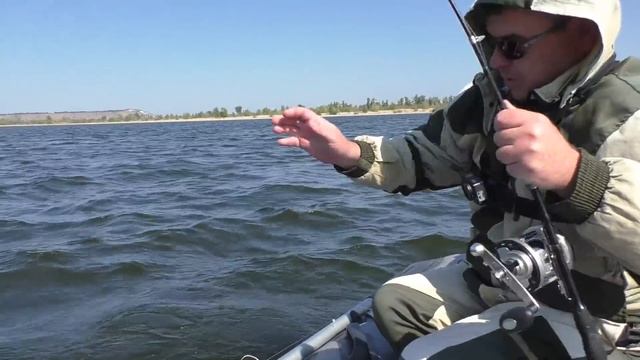 НАПАЛ НА СТАЮ ЛЕЩА. Рыбалка осенью 2018. Ловля леща на кольцо смотреть онлайн