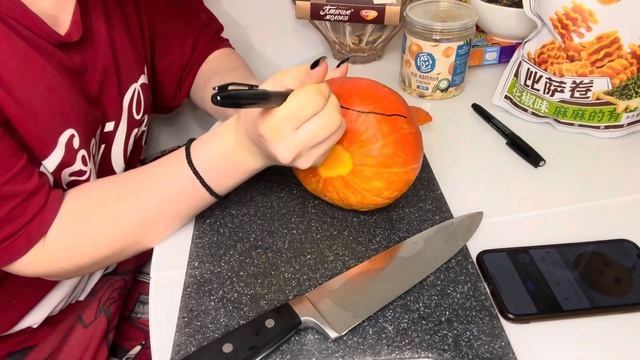 Вырезаю тыкву на Хэллоуин ? смотреть онлайн
