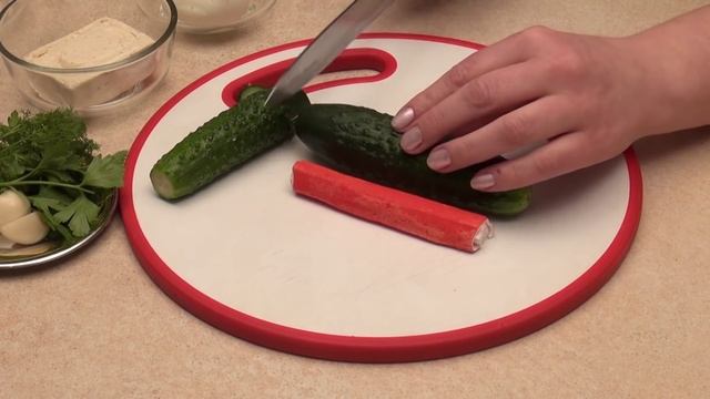 Рецепты праздничных закусок. Закуска КРАБОВЫЕ РУЛЕТИКИ. смотреть онлайн