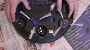 Как почистить боковые щётки робота пылесоса. Часть 5