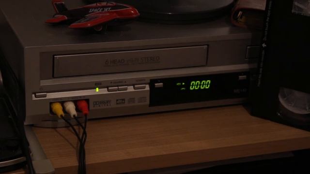 Free Stock Video - Inserting a VHS cassette into a VCR - Best Stock Footage смотреть онлайн