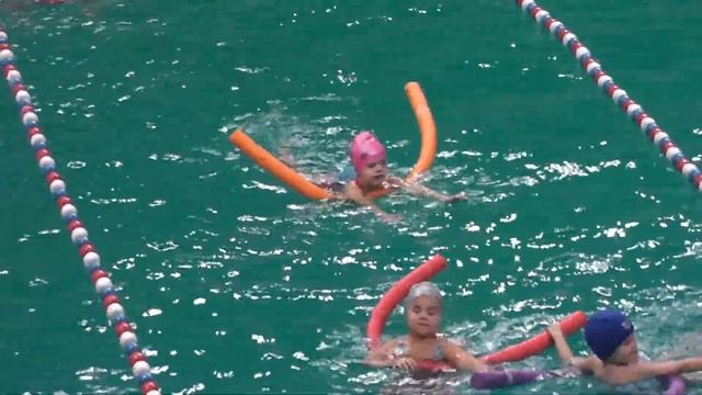 Детская тренировка.Плавание дети 4-6 лет.Олимпийский басейн .Learning to swim.Swimming pools of OAK смотреть онлайн