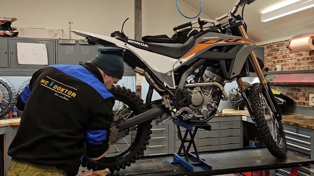 crf300l Mods and winter trip to Oslo смотреть онлайн