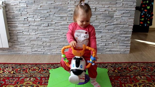 Игрушка Fisher Price "Зебра. Качайся и крутись" смотреть онлайн
