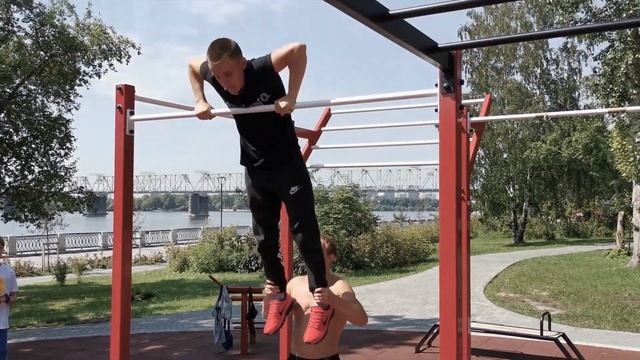 УЧИМСЯ ДЕЛАТЬ ВЫХОД СИЛОЙ НА ДВЕ РУКИ. БЫСТРО И ПРОСТО. смотреть онлайн