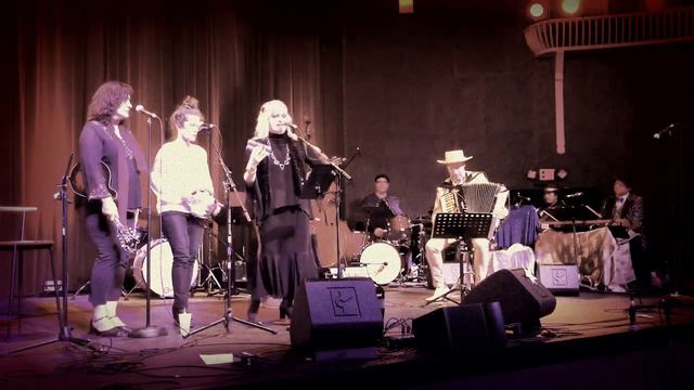 Nese Halia Vodu - Несе Галя Воду (Ukrainian song) Performed by Darka Dusty and the Borscht Beatniks смотреть онлайн