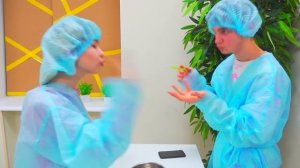 Капа СЛОМАЛА НОГУ и ПОПАЛА К ДОКТОРУ!!