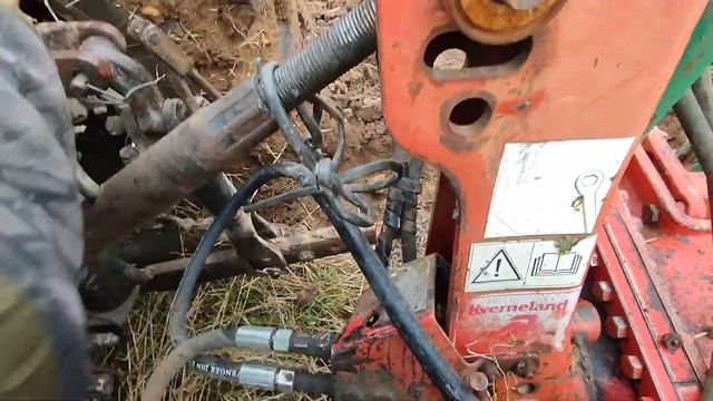 Пахота оборотным плугом KVERNELAND на тракторе МТЗ 1221. Вспашка на весну! смотреть онлайн