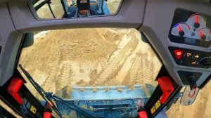 Работа мини погрузчика JCB 190 планировка грунта,Operation of the JCB 190 mini loader ground layout