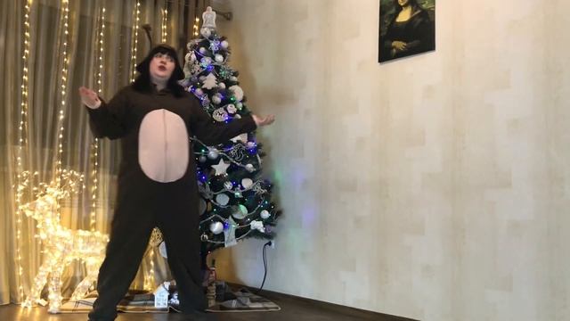 Новогоднее видео поздравление 2022г год тигра смешное видео праздник дома сценка Стрекоза и муравей смотреть онлайн